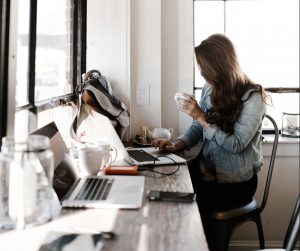Sering Jajan Sore? Ini Cara Meningkatkan Kontrol Diri saat Diet di Kantor!